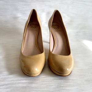 VINCE CAMUTO WOMEN'S PLATFORM PUMPS BEIG PATENT LEATHER SHOES